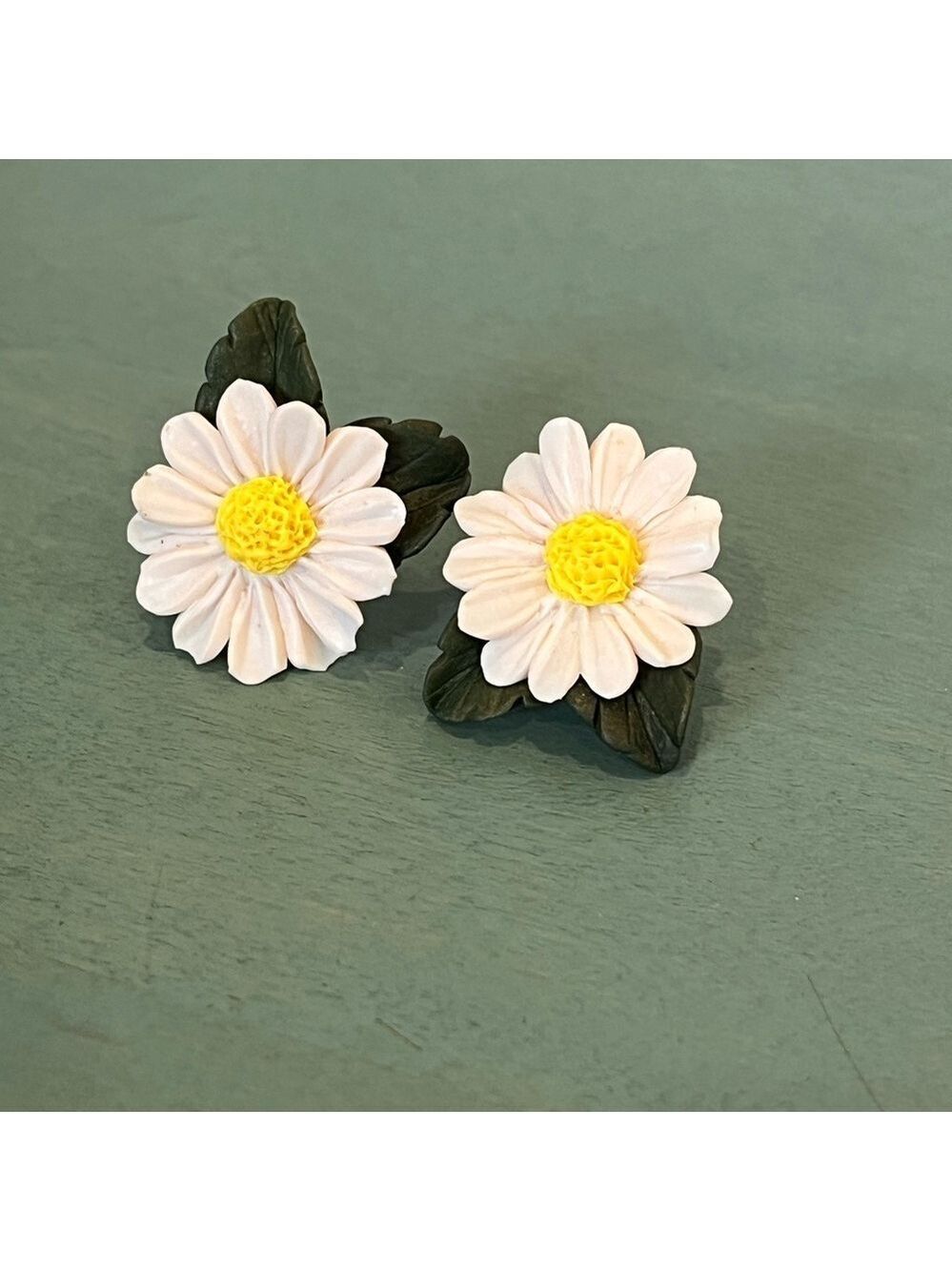 Charming Daisy Flower Post Earrings
